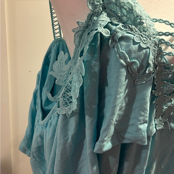 Plus Size Off Shoulder Top - Picture 4 of 8